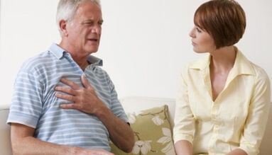 Az enyhe fájdalom a mellkas területén a mellkasi osteochondrosis második fokát jelzi
